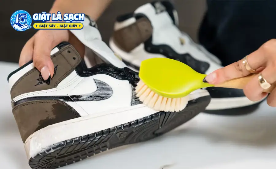 Dịch vụ giặt giày dép tại Biên Hòa